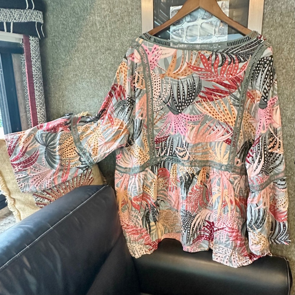 Evans Plus Sz 26/28 Tropical Palm Leaf Lace Trim V-Neck Bell Sleeve Blouse Boho - Picture 2 of 7